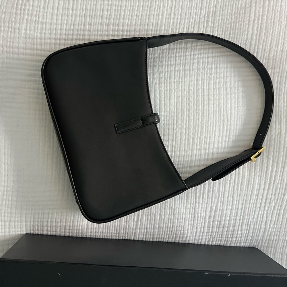 Saint Laurent Black Leather Shoulder Bag with Gold YSL Monogram (Le 5 a 7 bag) - Picture 4 of 6